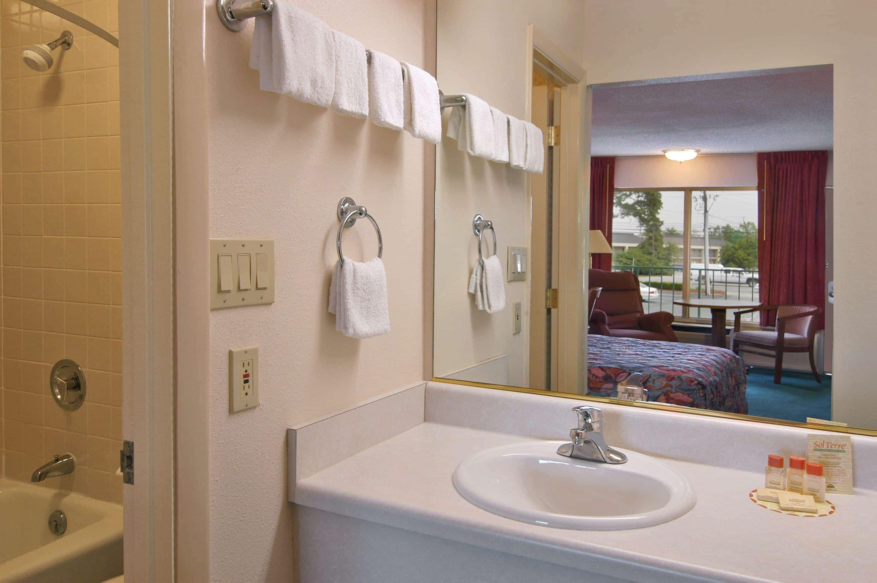 Days Inn By Wyndham Wilmington / University Exterior foto